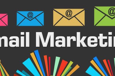Infographie sur l'email marketing avec des enveloppe évoquant les emails de plusieurs couleurs.